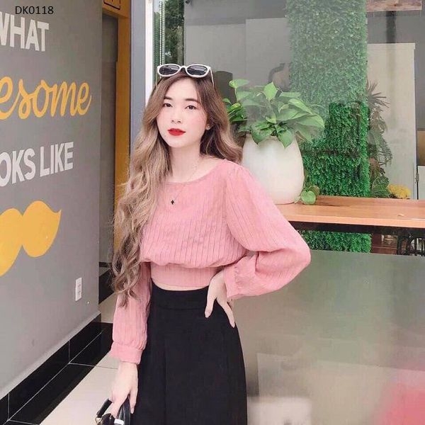 Muốn outfit mùa hè này thêm đáng yêu chỉ cần diện đồ hồng thạch anh là ăn điểm