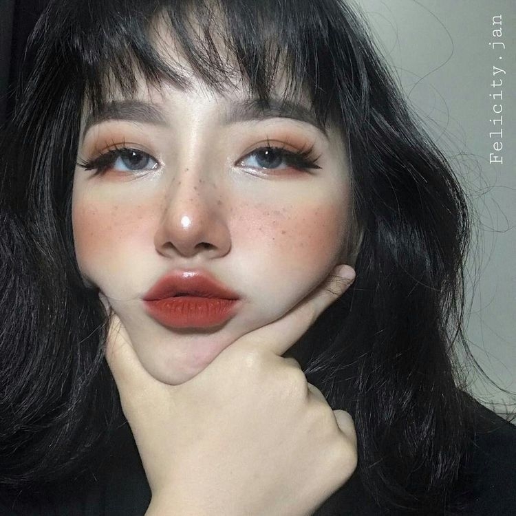 Môi khô kinh niên, tôi đã thử kha khá son nhưng chỉ 
