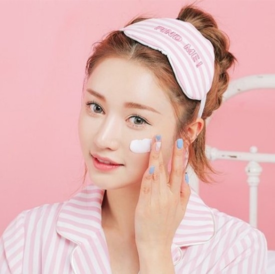 Trong suốt sự nghiệp khám da cho các chị em, bác sĩ thấy đây là 5 lỗi skincare nghiêm trọng mà nhiều người mắc phải nhất