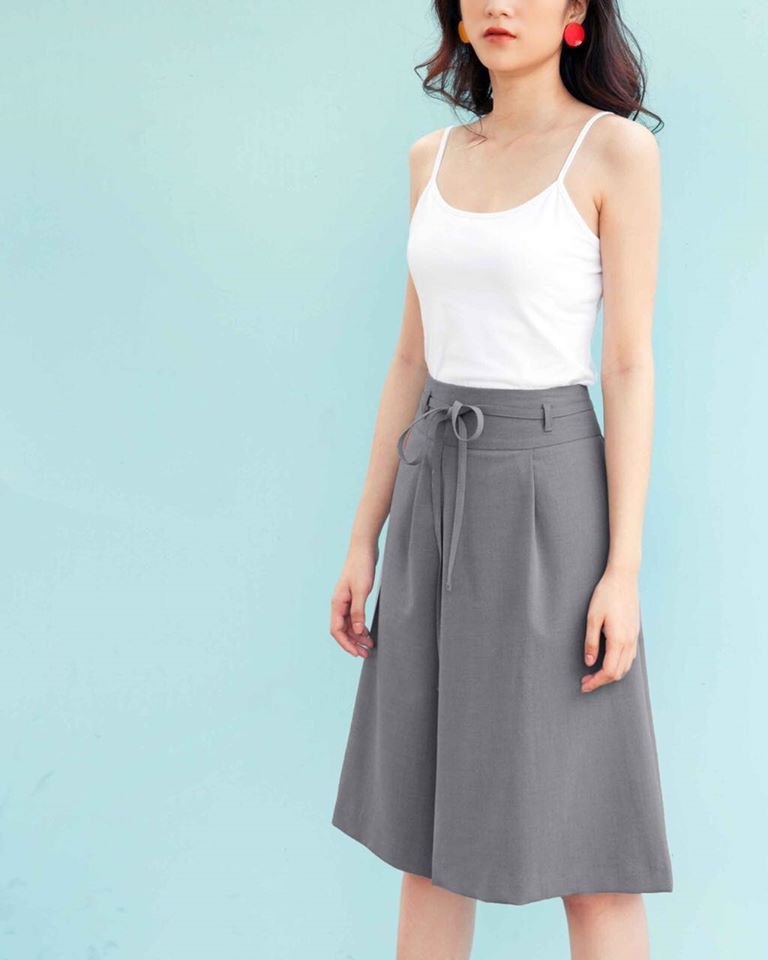 Nhà Của Cua - Quần váy/ quần culottes, Chân váy Nhật, áo sơ mi Nhật, Hàn -  Culotte yếm Dây yếm cột sau Giá chỉ 240k/c | Facebook