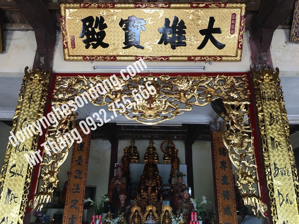 Hoành phi câu đối nền gấm sơn son thếp vàng
