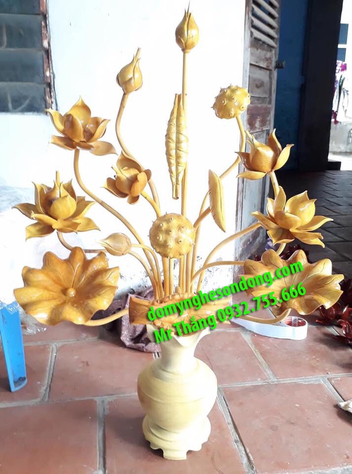 Hoa sen thờ gỗ