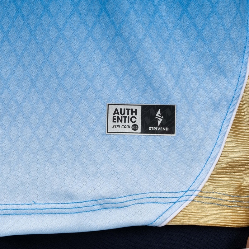 Quần áo bóng đá Strivend V6