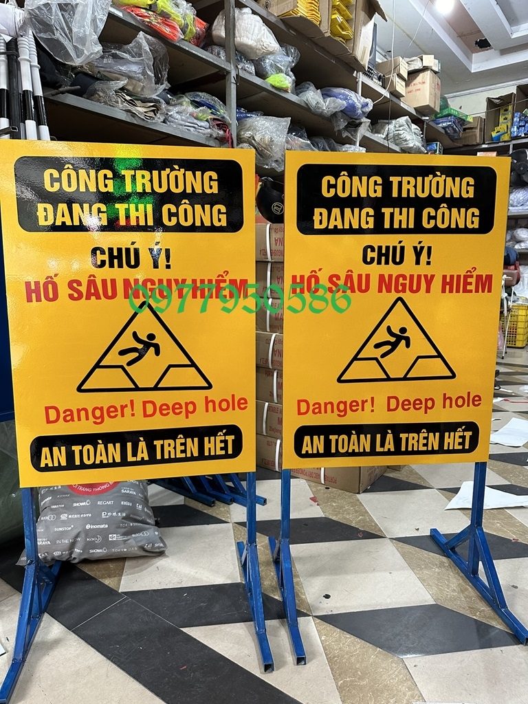 Biển báo công trường đang thi công | Không đi lối này.
