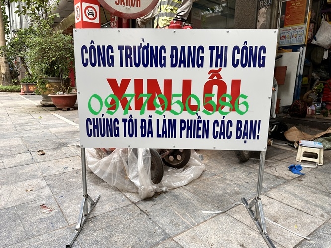 Biển báo công trường đang thi công | Không đi lối này.