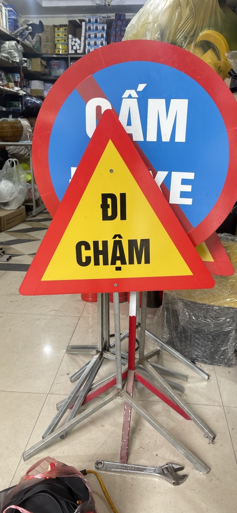 Biển báo 5km/h dùng trong công trường, cơ sở sản xuất biển báo tại Hà Nội