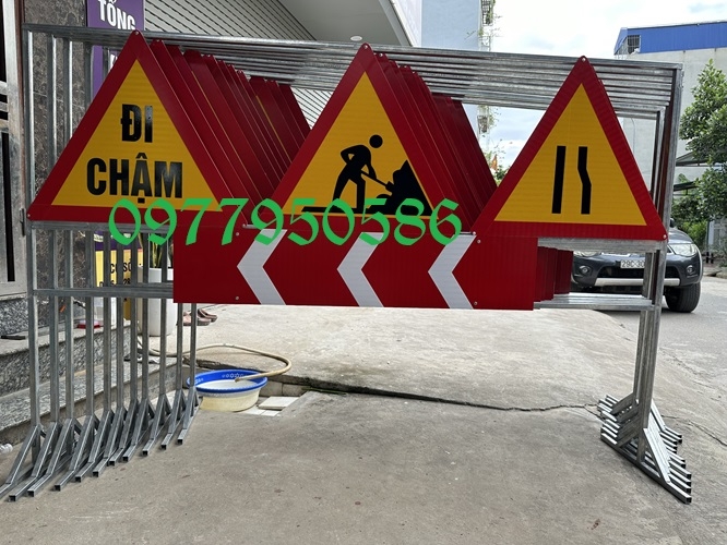Biển báo công trường đang thi công | Không đi lối này.