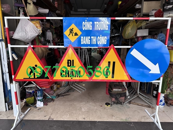 Biển báo công trường đang thi công | Không đi lối này.