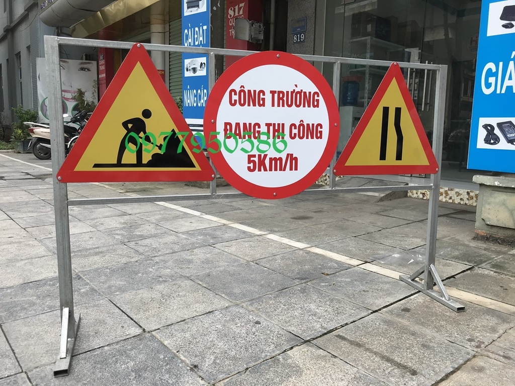 Biển báo công trường đang thi công | Không đi lối này.