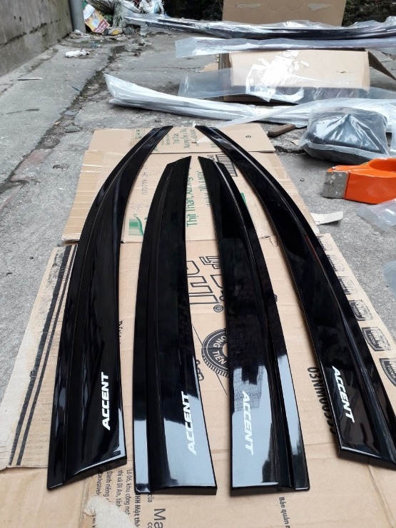 Vè mưa đen Accent 2019 - 1