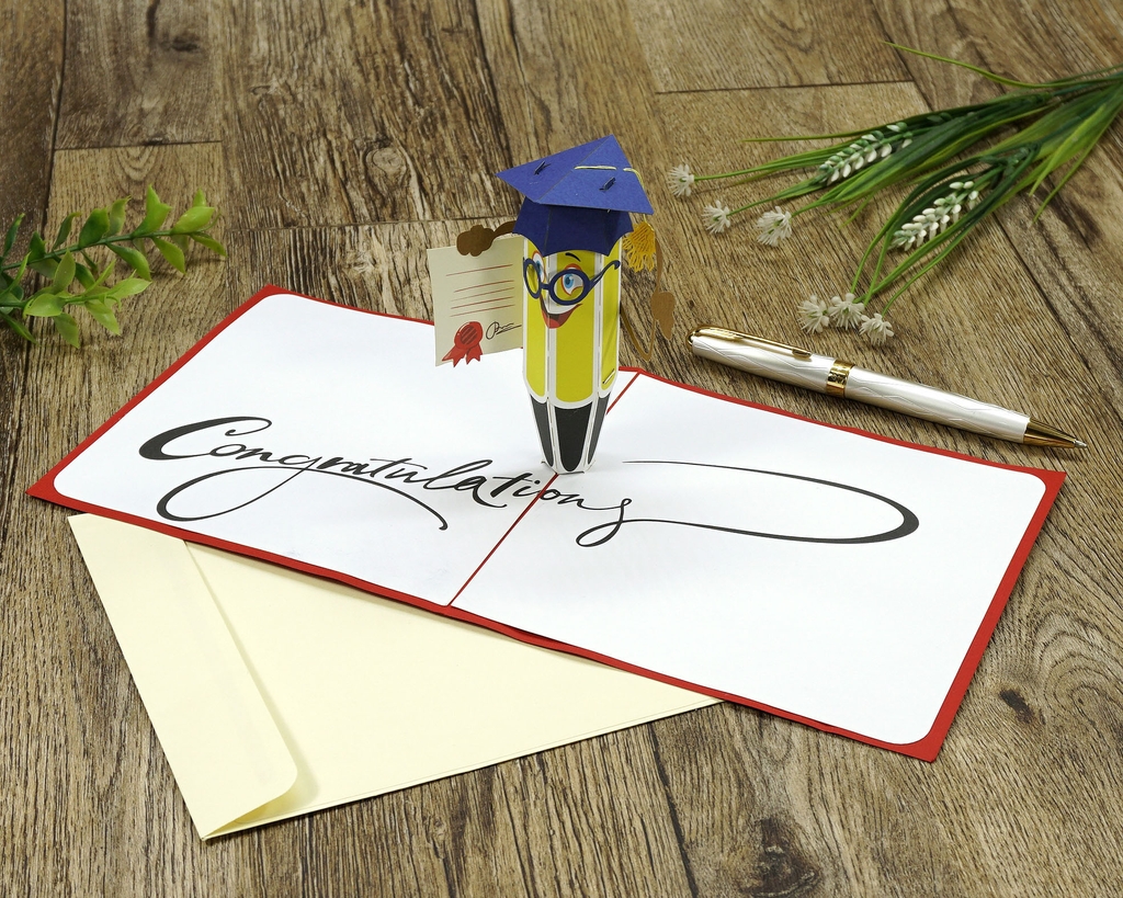 thiệp 3D chúc mừng tốt nghiệp