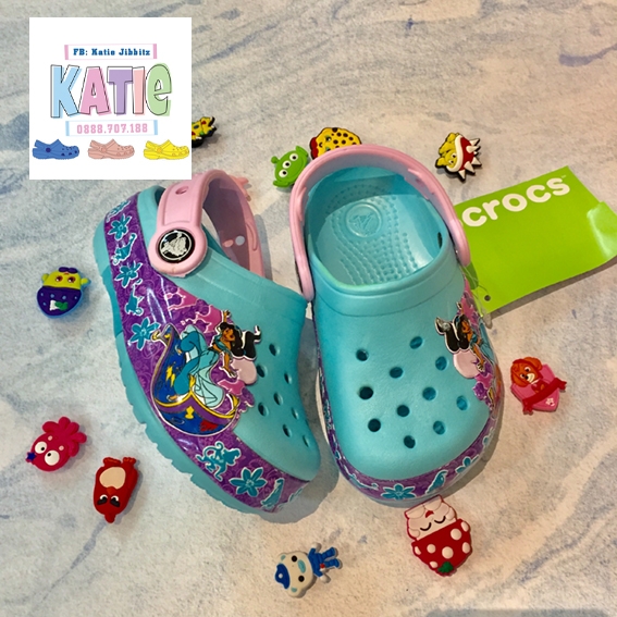 Dép sục cá sấu Crocs cho bé Aladin có ĐÈN xanh dương