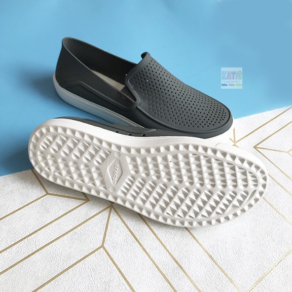 Giày mọi nam Crocs Roka Citilane màu xám đậm