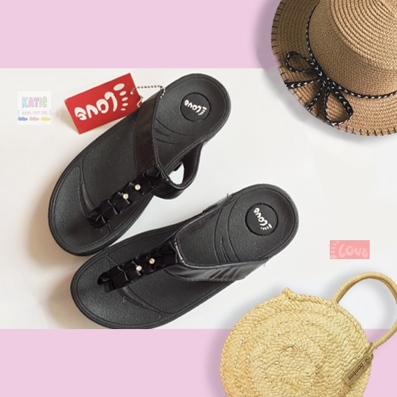 Dép kiểu nữ Feetlove cao cấp cao 3 cm - Dép kẹp đen đính 2 viên đá nhỏ