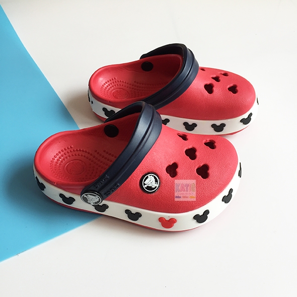 Dép cá sấu Crocs trẻ em chuột Mickey màu đỏ