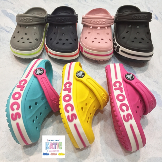 Dép cá sấu Crocs trẻ em Baya màu Xám viền xanh lá