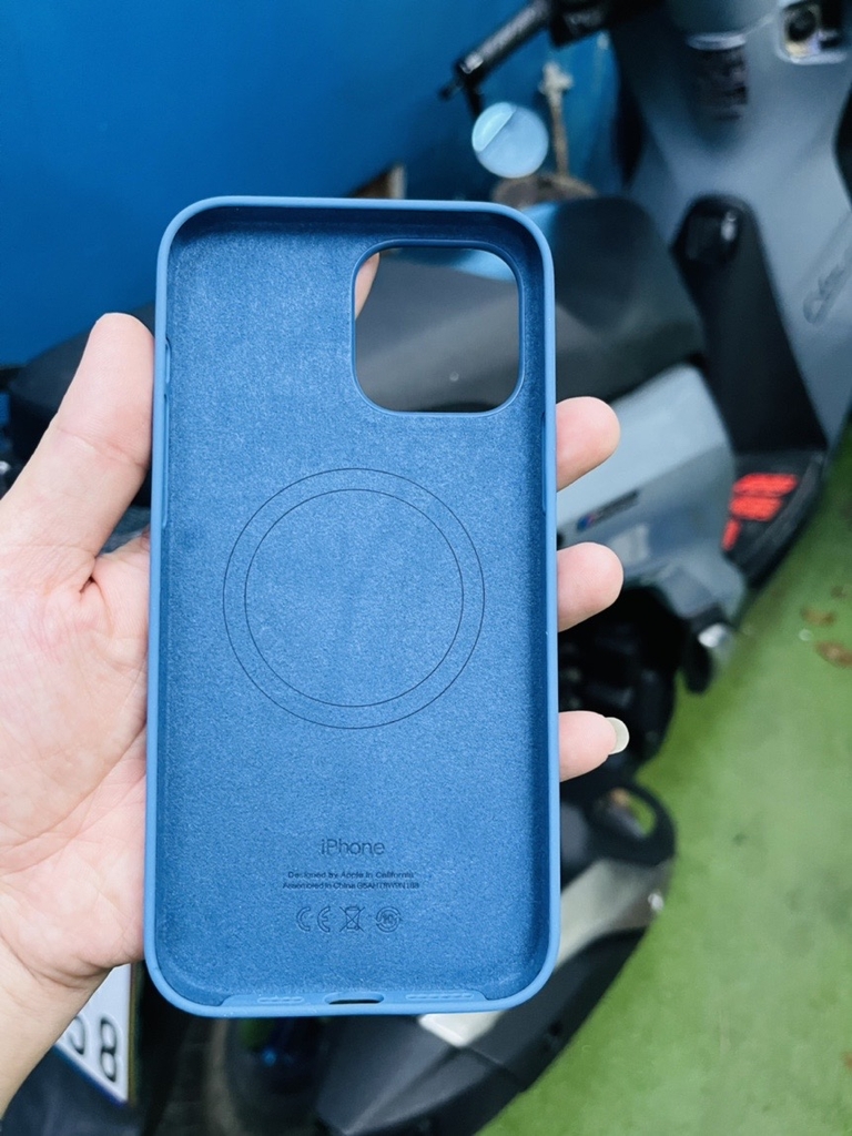 Ốp Apple Silicone with MagSafe for iPhone 13 Pro Max