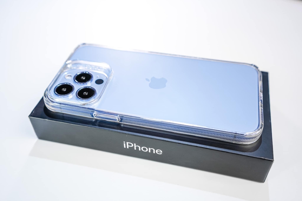 Ốp trong chống sốc, kháng khuẩn ZAGG iPhone 13