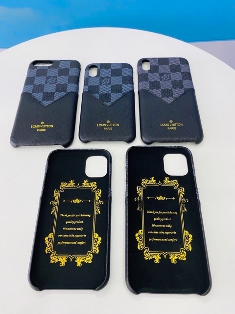 Ốp iPhone hoạ tiết caro LV có ngăn đựng thẻ