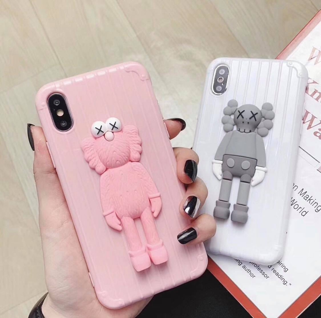Ốp lưng iphone vân vali hình 3D KAWS