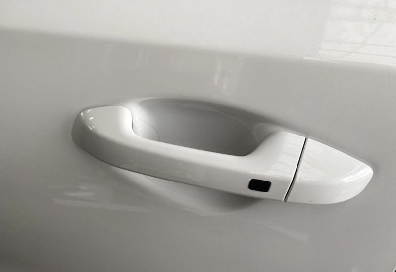 Dán PPF bảo vệ hõm cửa ô tô