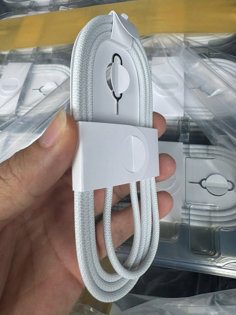 Cáp c to c bọc dù kèm que chọt sim chính hãng Apple