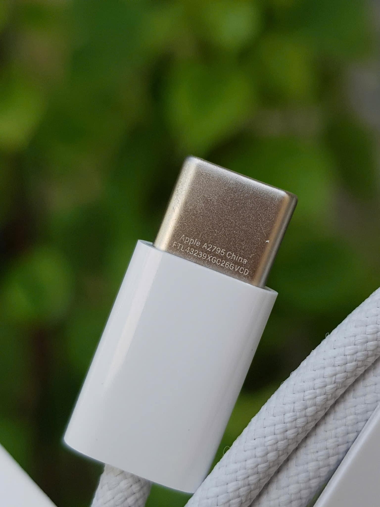 Cáp c to c bọc dù kèm que chọt sim chính hãng Apple