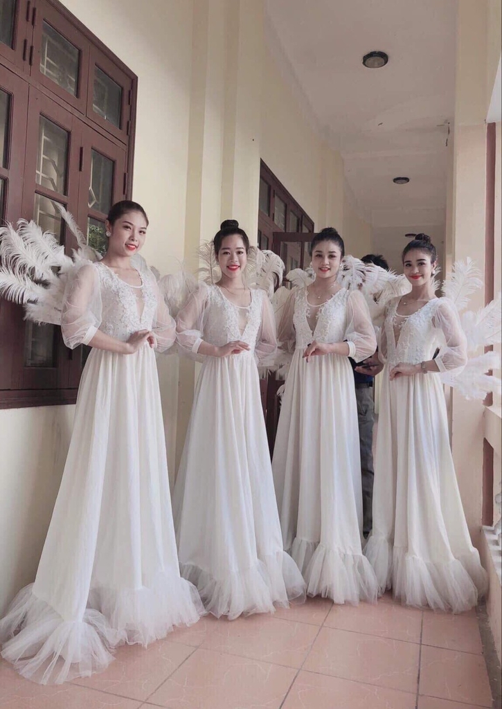 Váy múa đương đại cổ yếm màu trắng