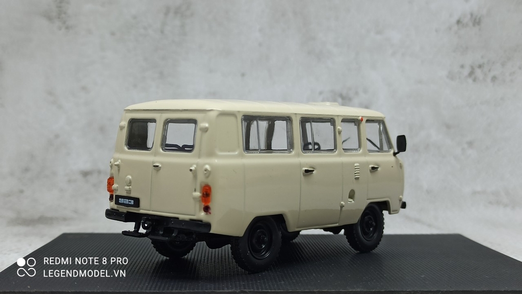 Mô hình xe Uaz 452 Legend Model