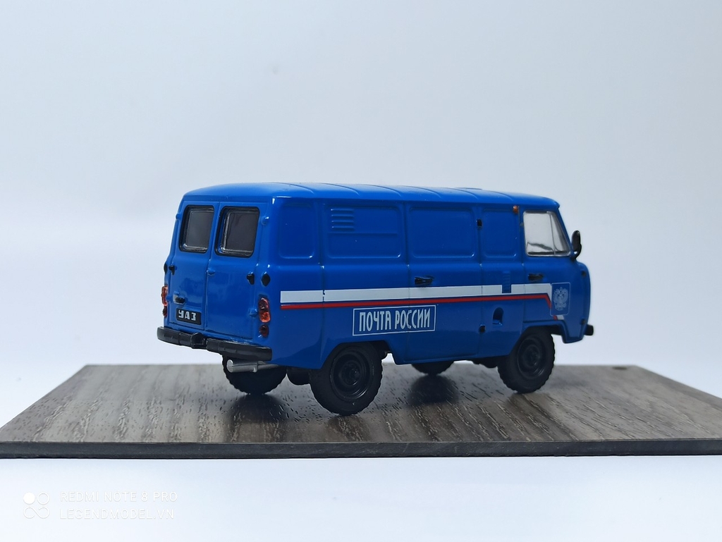 Mô hình xe Uaz 452 Legend Model