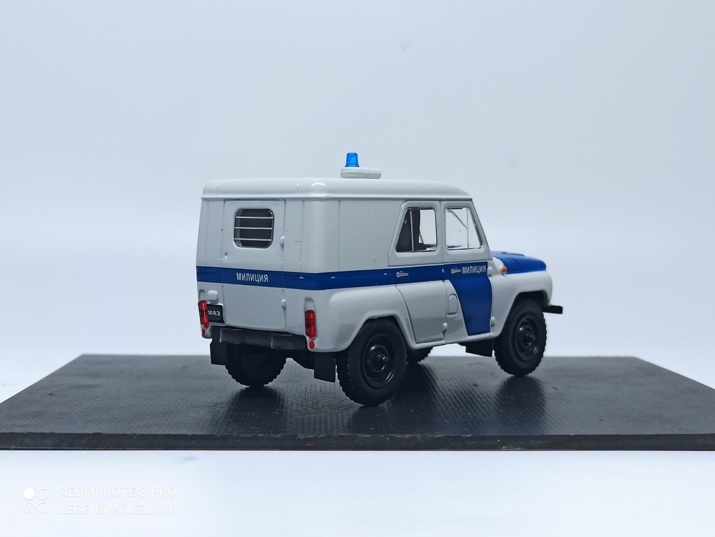 Mô hình xe Uaz 469 (Cảnh sát Liên xô) Legend Model