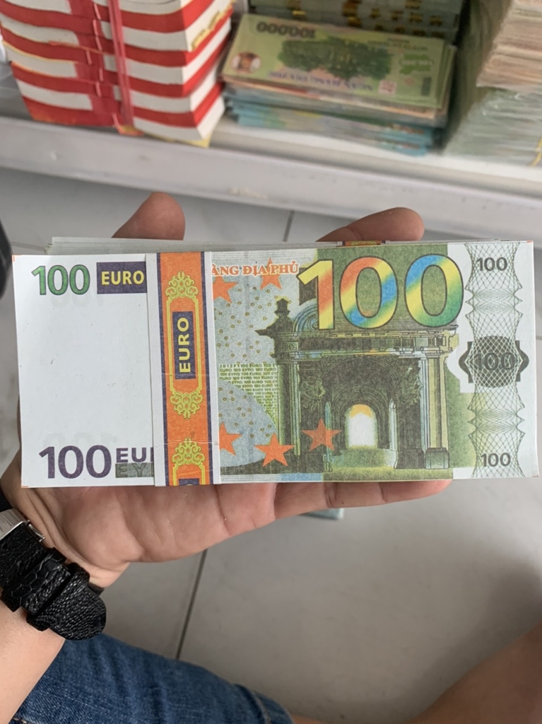Xấp tiền Đô và Euro vàng mã cao cấp loại 1 in sắc nét cho mâm cúng đầy tháng
