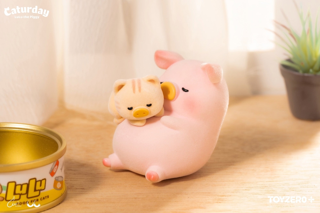 LuLu The Piggy - Warm Time With Kitty