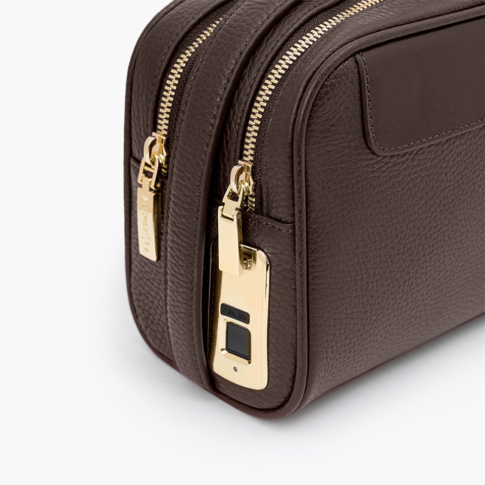 Clutch cầm tay da bò vân Togo khóa vân tay RB15