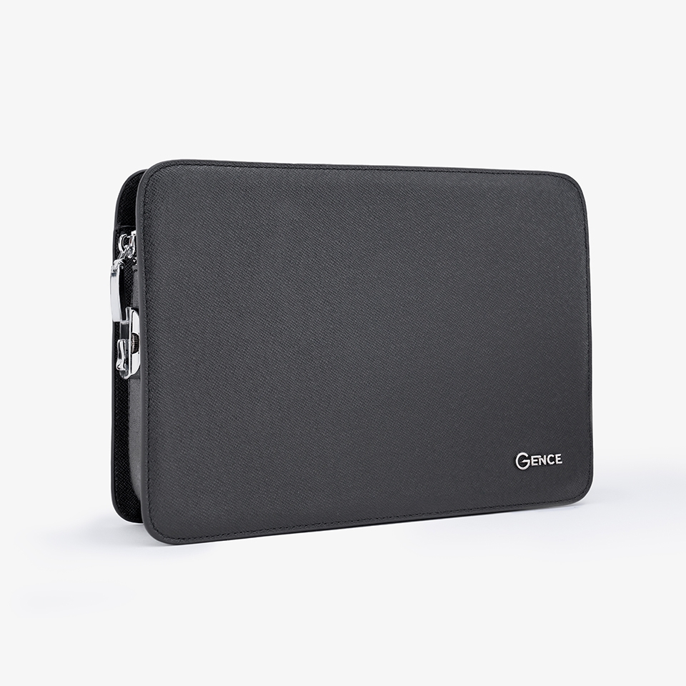 Clutch cầm tay nam da bò Taiga màu đen khóa số CK14