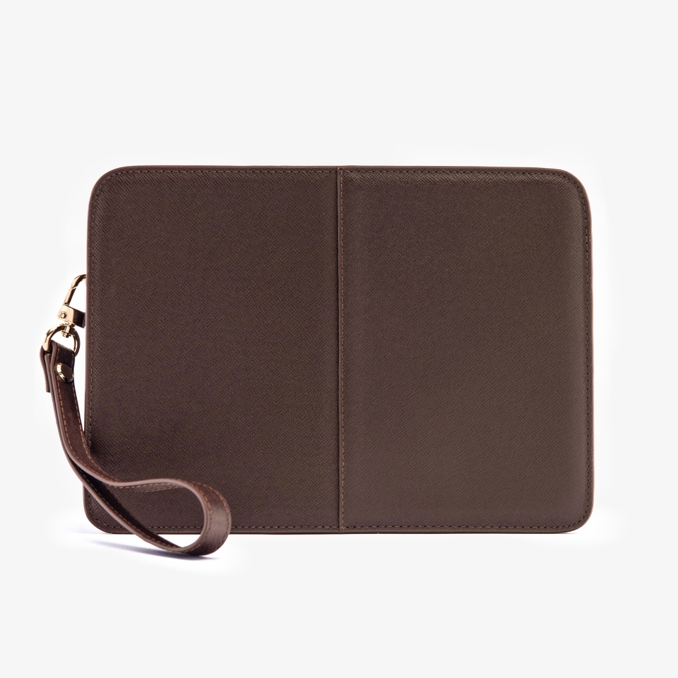 Clutch cầm tay nam da bò Taiga màu nâu khóa số CK15