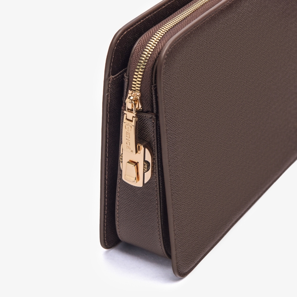 Clutch cầm tay nam da bò Taiga màu nâu khóa số CK15