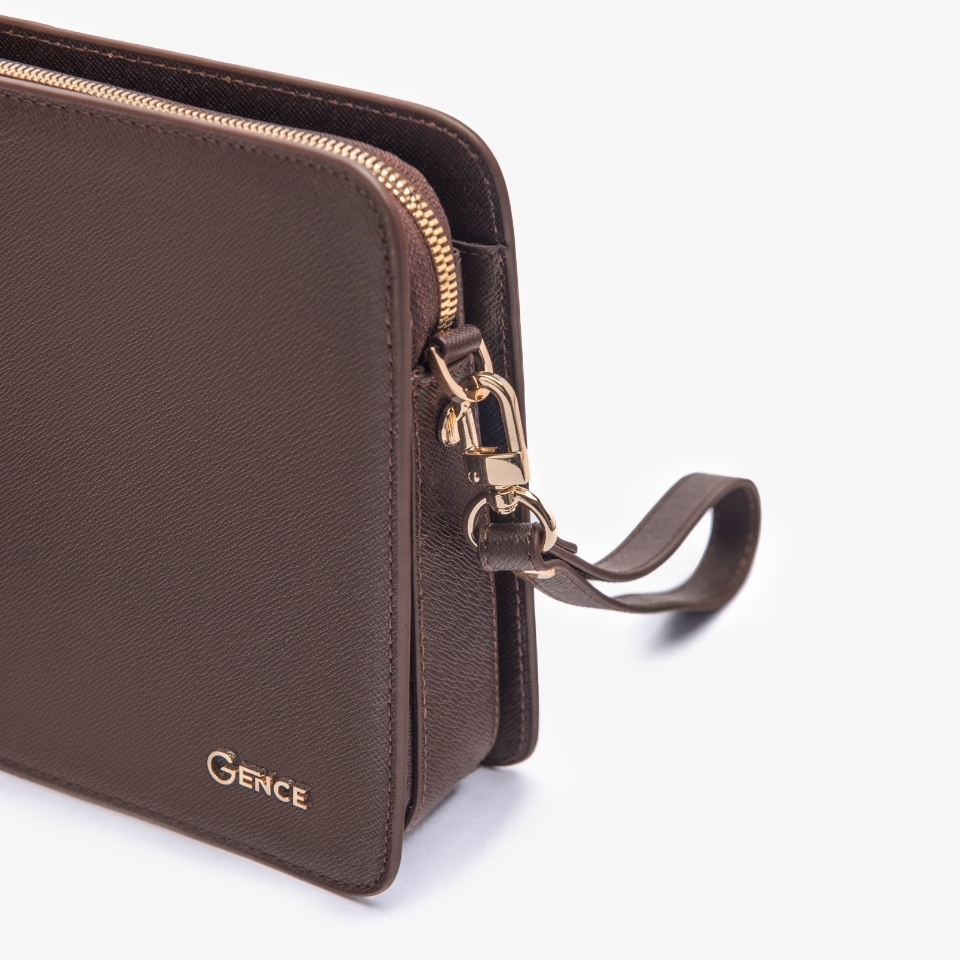 Clutch cầm tay nam da bò Taiga màu nâu khóa số CK15