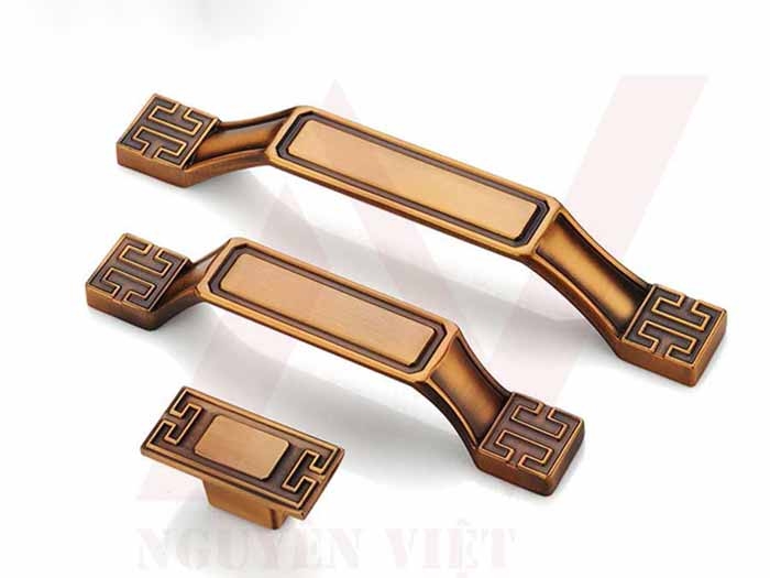 tay nắm cửa tủ cổ điển cổ xưa