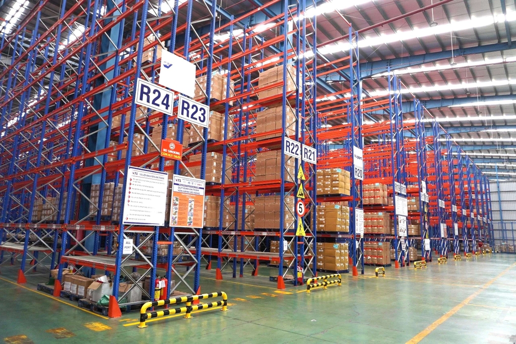 Kệ Selective tải trọng 1000-3000 kg/tầng