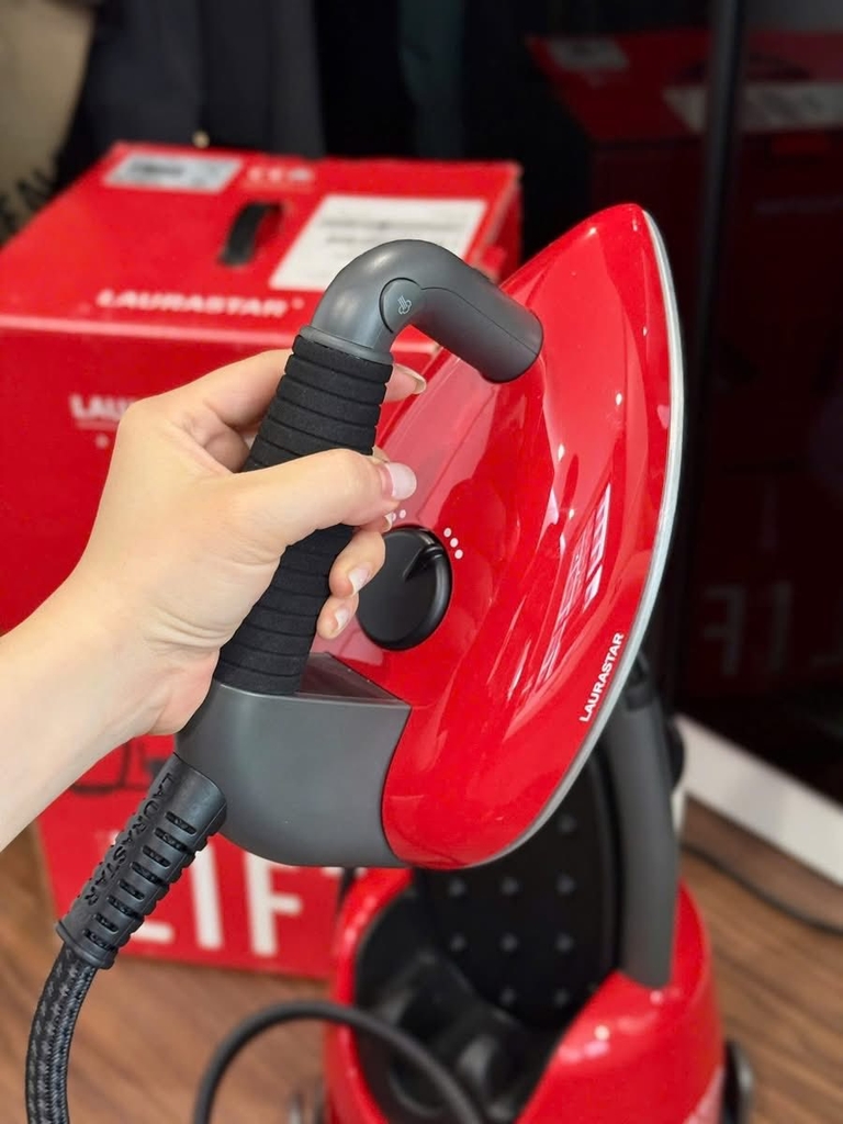 Bàn là hơi nước Laurastar Lift Original Red - Made in EU
