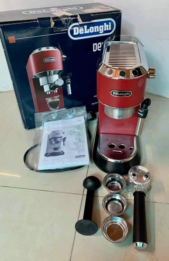 Máy pha cà phê Espresso De'longhi Dedica EC685.R màu đỏ