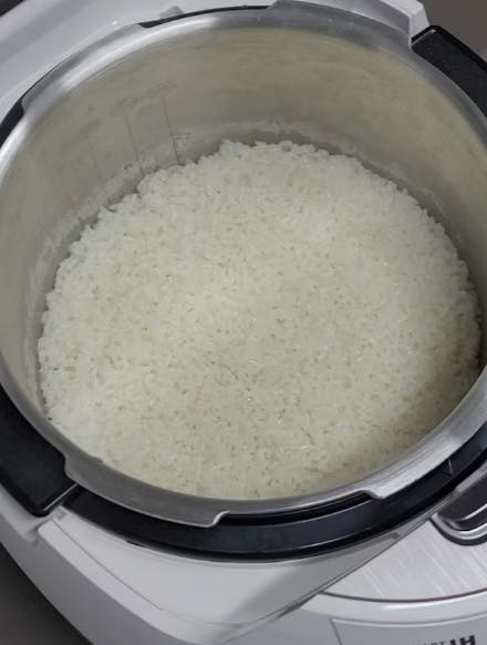 Nồi cơm điện cao tần Cuckoo CRP-DHAS069FW, Dung tích 1.08L, Lòng nồi Inox