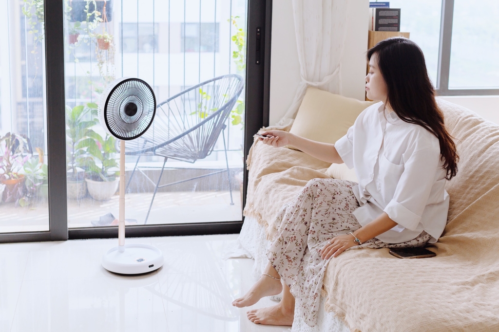 Quạt gấp thông minh Elegant tích điện