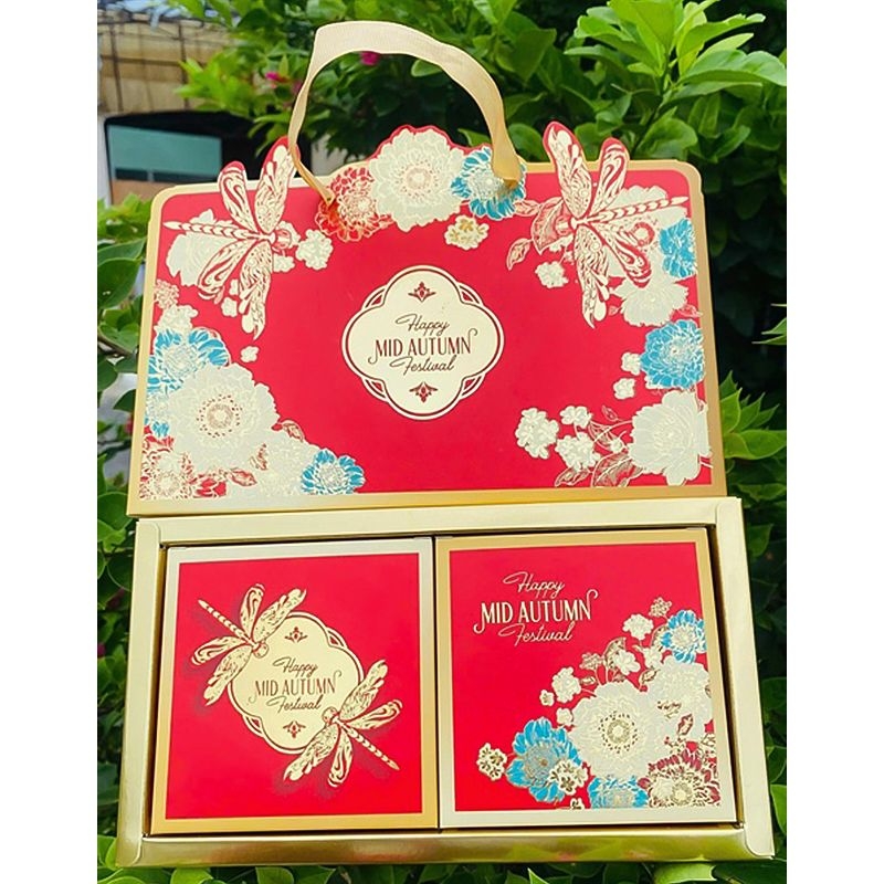 Trong và ngoài hộp trung thu 2 bánh Đoàn Viên