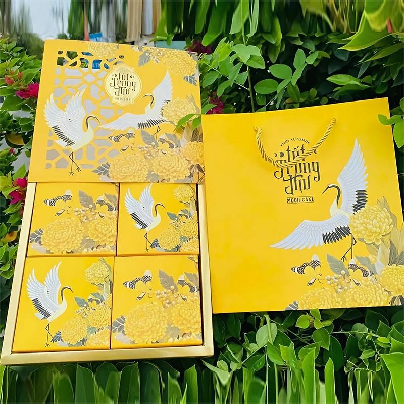 Hộp 4 bánh trung thu Hạo Thiên đồng nhất với màu vàng may mắn