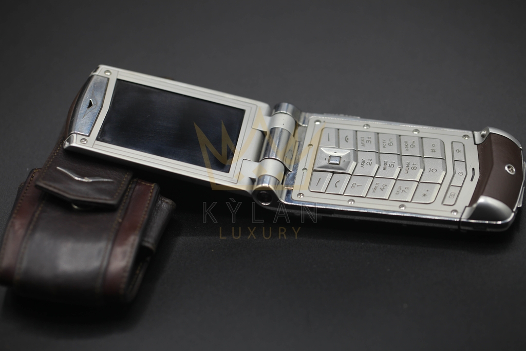 Vertu Constellation Ayxta chiếc Vertu nắp gập hàng đầu