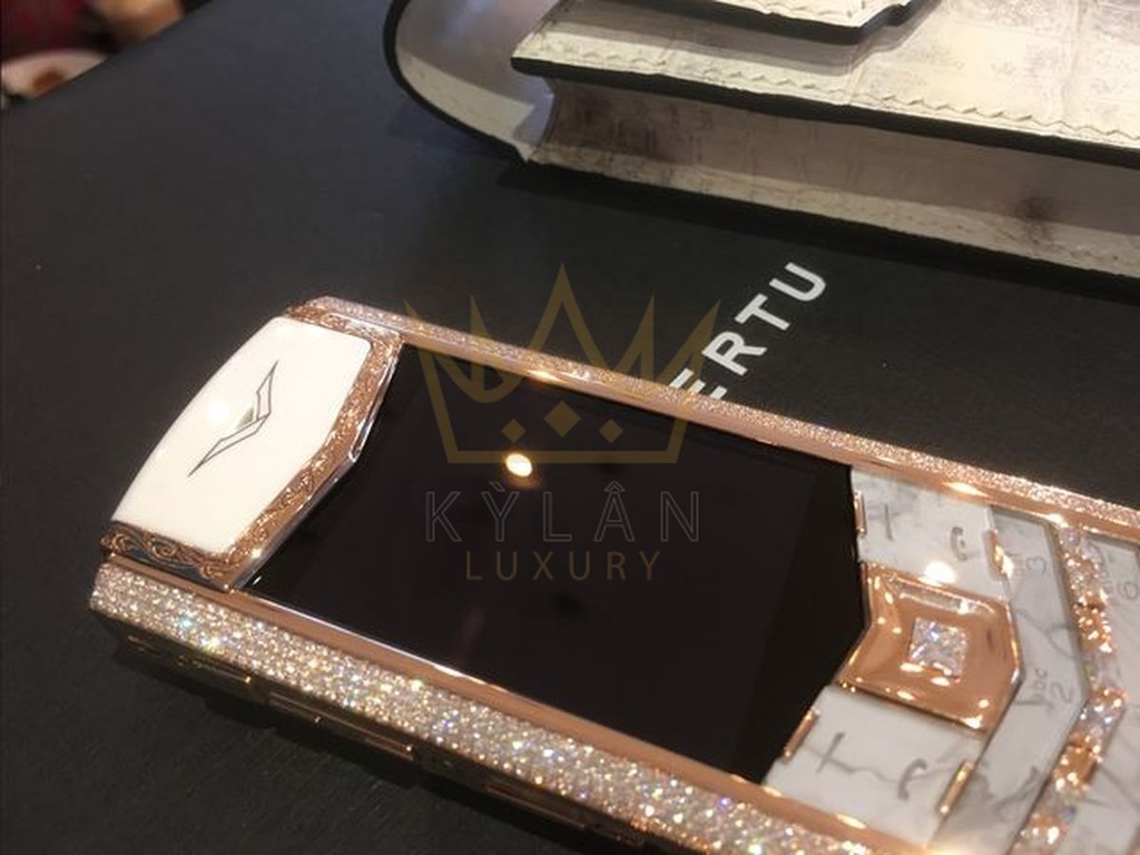 Bộ đôi Vertu Signature S Bespoke Edition đến từ Châu Âu