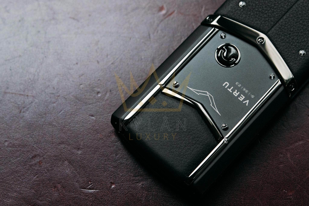 Vertu Signature S Pure Black chiếc điện thoại đen thui của Vertu