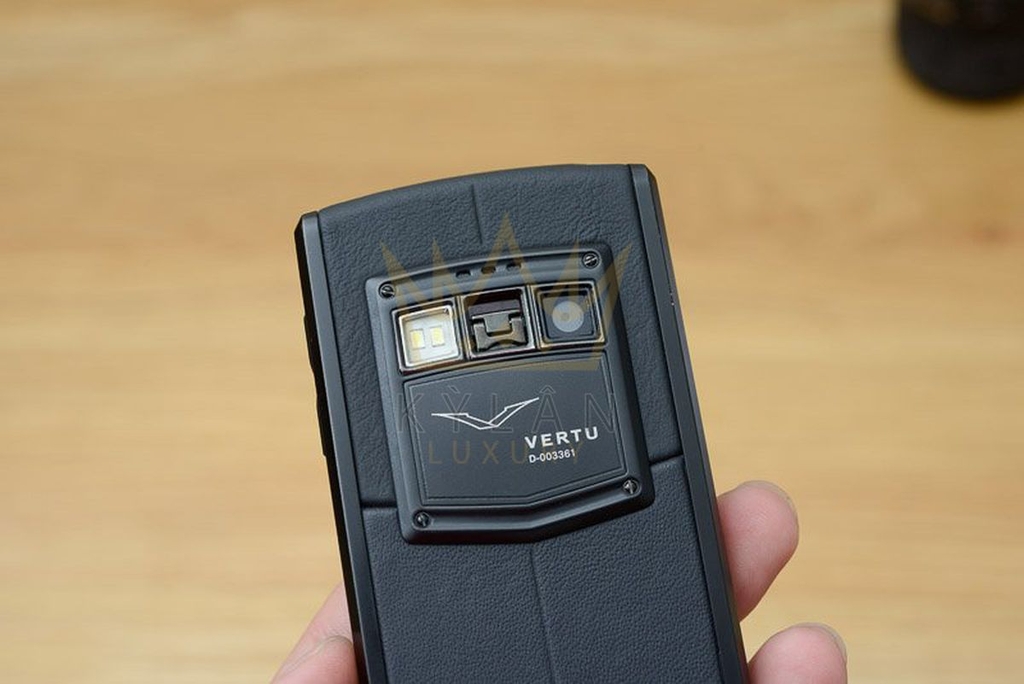  Vertu Ti sử dụng Android đầu tiên của Vertu